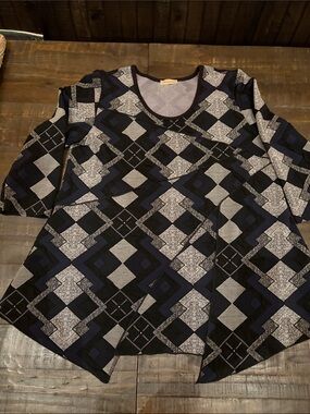 👻 👻 👻 Brochure Tunic Top Geometric Navy Grey Black Asymmetrical Hem